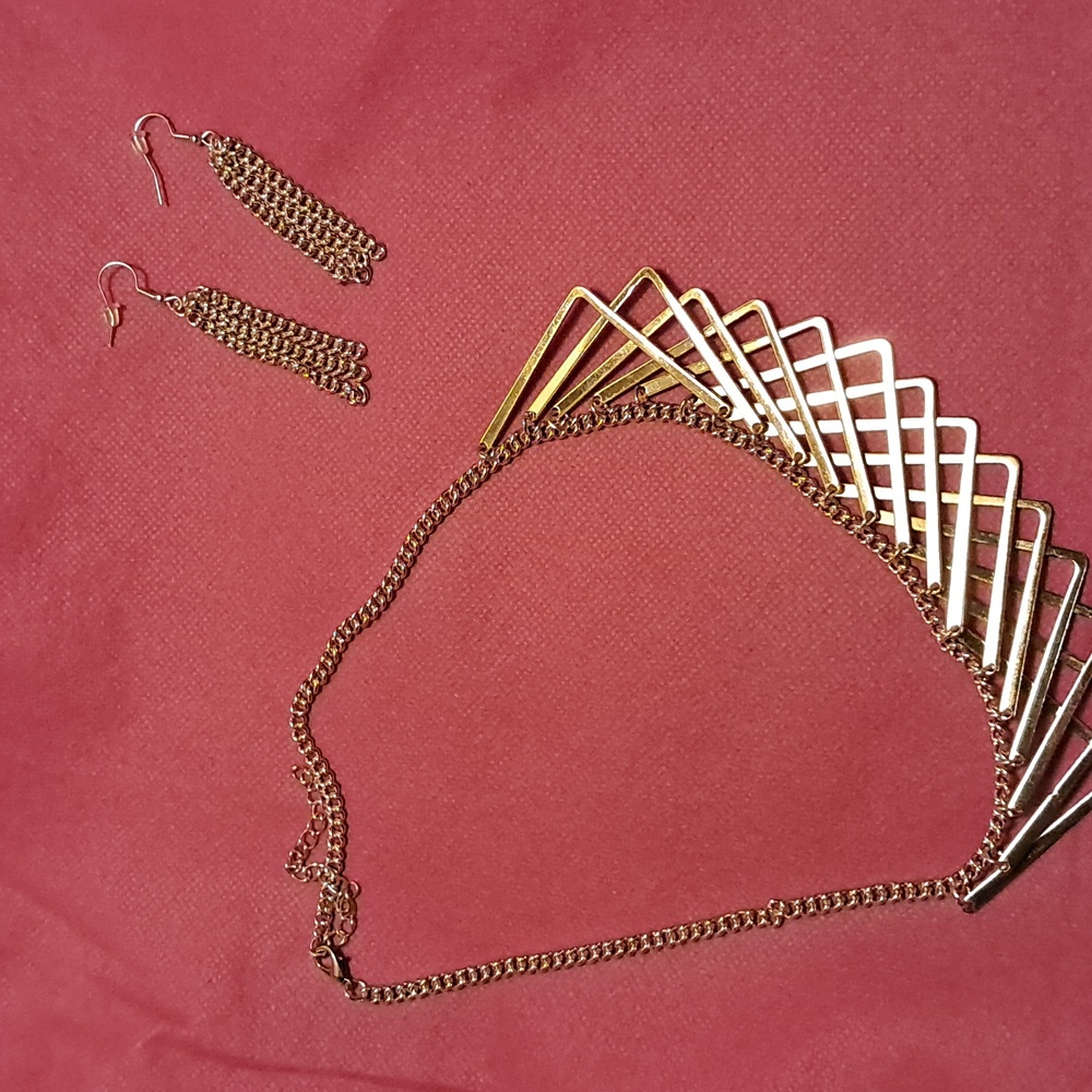 Elegant Gold Necklace and Earring Set
